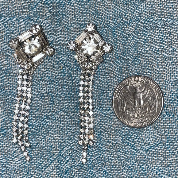 Silver tone sparkly cocktail dangle earrings studs - Picture 1 of 4